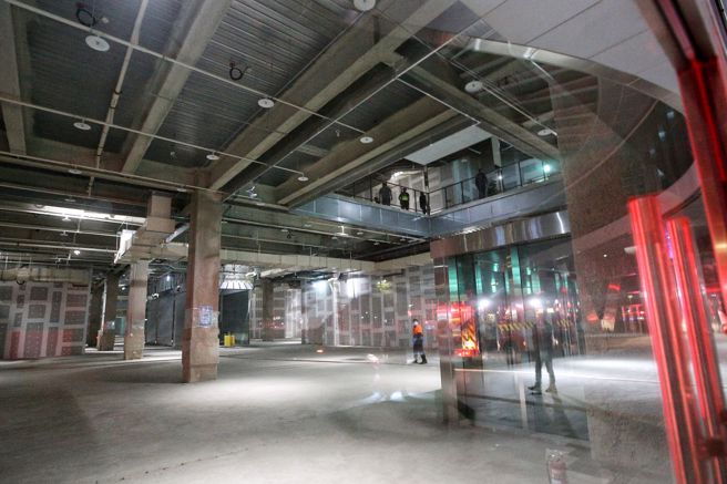 昨5日晚间23时31分许，台北市大巨蛋惊传火警。（杜宜谙摄）