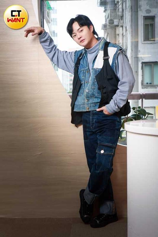 出道前许富凯曾到舞厅驻唱，从不习惯到怀念那段时光。（图／林士杰摄）