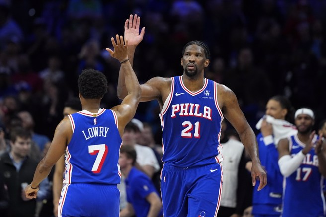 七六人再次谎报恩比德伤癒復出情况了。(美联社资料照)