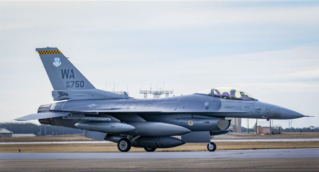 美国空军部长肯达尔成功试飞一架由AI控制的F-16战机，这对台海安全甚至全球的重要性都非比寻常，「戴维森窗口」（Davidson Window）是关键词。(翻摄自美国空间生命周期管理网站）