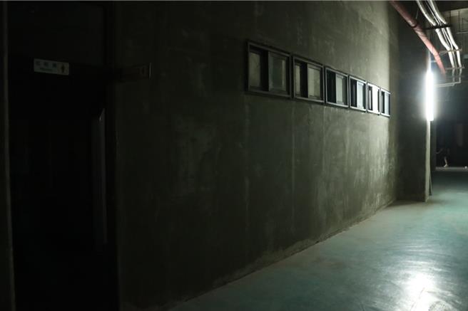 部分廁所沒燈。（白喬茵提供）