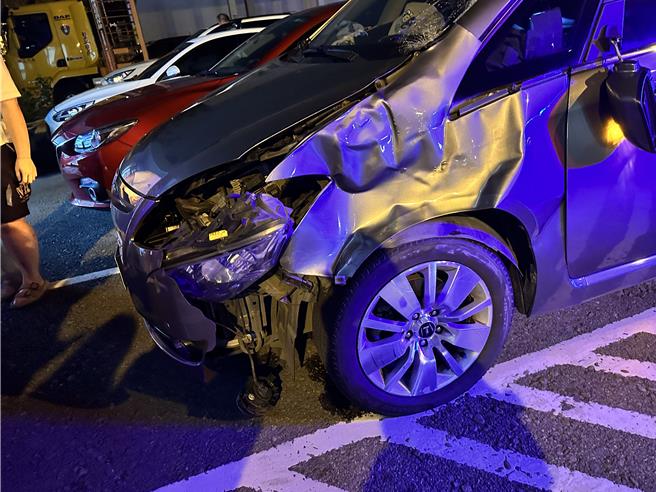 郑姓男子在高速公路下车，疑先、后共遭5辆车撞击，伤重不治死亡。（国道警方提供／罗浚滨新竹传真）