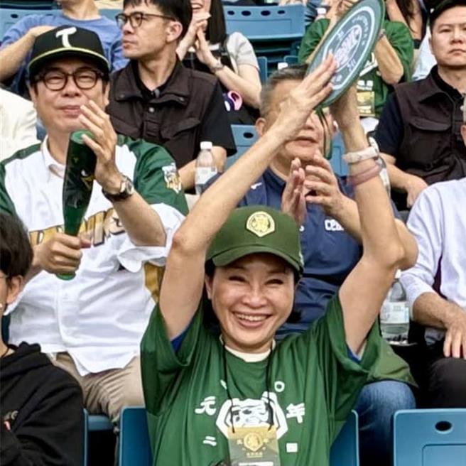 國民黨立委柯志恩與高雄市長陳其邁難得同框。（摘自柯志恩臉書）