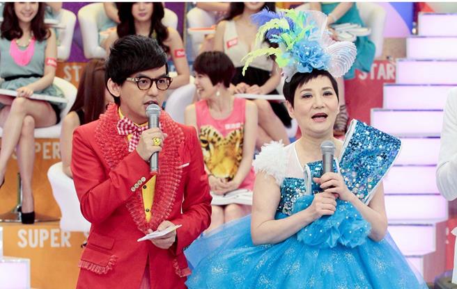 張小燕（右）身為黃子佼的師父，過去相當提攜他。（中時資料照）