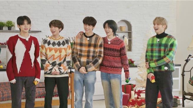 TOMORROW X TOGETHER的然竣（左起）、太显、秀彬、杋圭、休寧凯一起录制《Running Man》。（中天综合台提供）