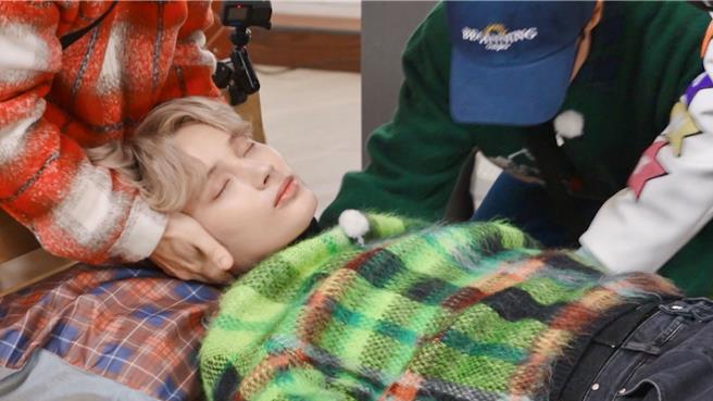 休寧凯被《RM》成员誉为新一代纸娃娃，体力与实力不符。（中天综合台提供）