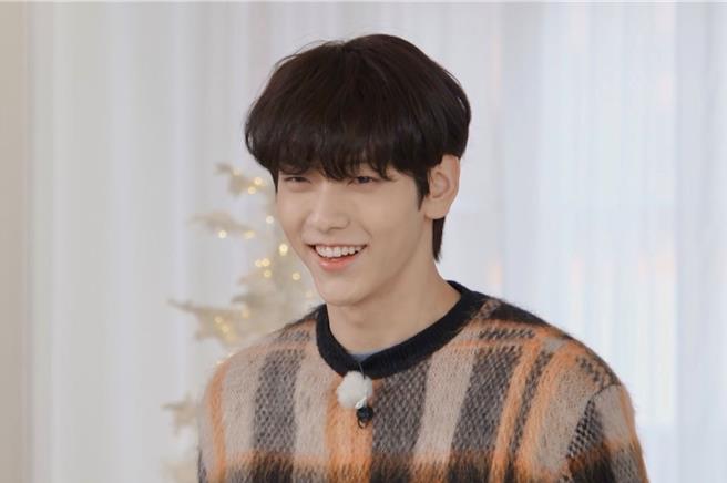 队长秀彬与元斌、玄彬併称「大韩民国三大美男」。（中天综合台提供）