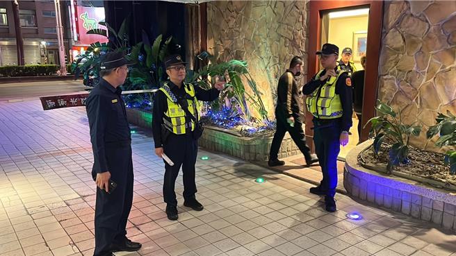 桃園警分局出勤65名警力，取締酒後駕車2件2人、查獲通緝嫌犯6人、非法侵入住宅1件1人、毒品1件1人。（翻攝照片）