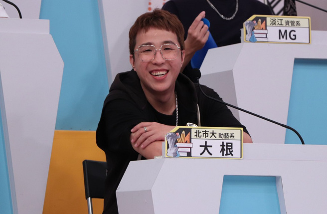 大根透露新人时期曾看过一位大哥让所有人等8小时。（图／中天综合台提供）