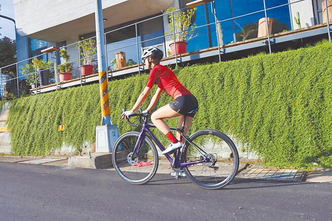 家醫科醫師提醒高血脂病人除要注意控制飲食，也要維持運動習慣。（彰化醫院提供／孫英哲彰化傳真）