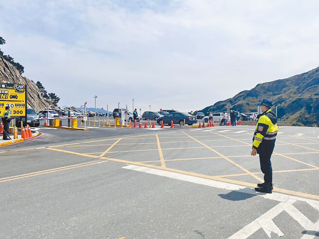 清明连假前夕遇上花莲强震，各县市部分山路受影响坍塌，5日前往南投清境与合欢山游客也减少，武岭停车场停约4成，台14甲线与清境周边车流顺畅、无事故。（民眾提供／潘虹恩台中传真）