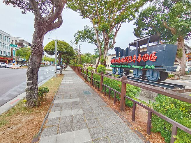 嘉义市文化新丝路2.0人行道改善计画，将纳入阿里山森林铁路车库园区路廊。（廖素慧摄）