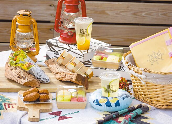 看好春遊野餐人潮，英迪格酒店推出「春日網美野餐企劃」，館內的咖啡廳獻上「春日野餐雙人組合」吸客。（高雄英迪格酒店提供）