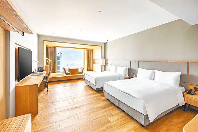 「輕奢海上」住房專案平日入住經典和式雙人房，搭配私家遊艇體驗，不含早餐每晚6999元起。（承億酒店提供）