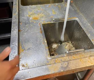 初瓦、嚮辣爆食物中毒 網湧入灌1星負評：瘋狂烙賽3天