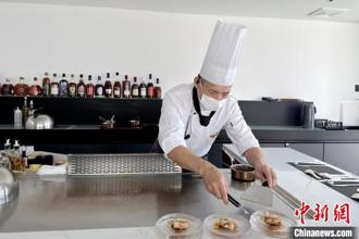 台湾人在大陆》留下来的台湾大厨：一方铁板烹饪美味