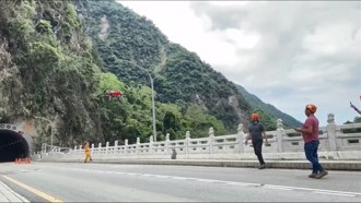 影》土耳其搜救队「无人机」起飞 盼能尽快找到失联者