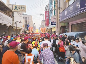 大甲媽遶境抵彰化 3萬人隨行