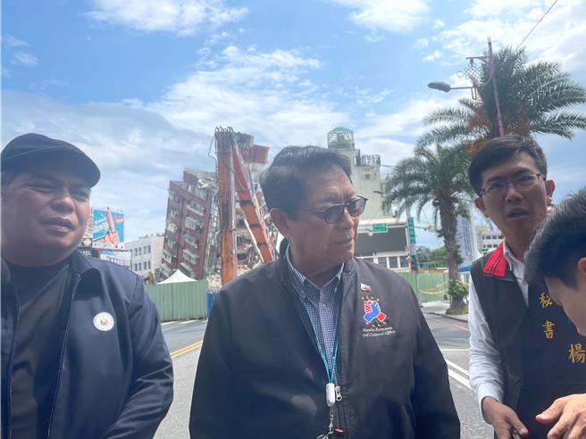 馬尼拉經濟文化辦事處主席兼駐台代表貝世偉（Silvestre III Hernando Bello）至天王星大樓。（劉彥宜攝）