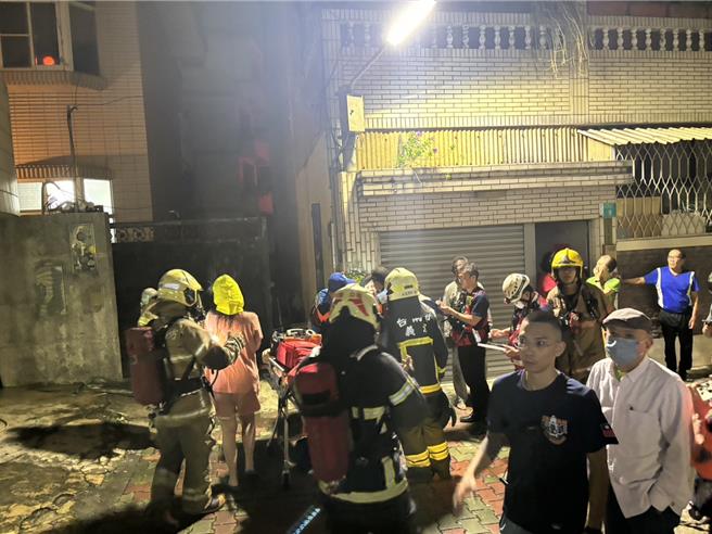台南市北区北门路巷弄一户透天民宅，7日凌晨4时传出火警，附近住户纷纷惊醒。（读者提供／程炳璋台南传真）