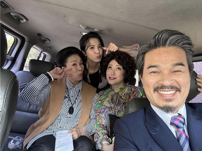 李兴文近期拍戏活在女人堆里。（三立提供）