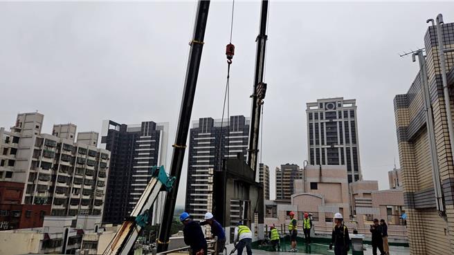 針對鑑定後現場通報有安全疑慮，建管處將直接處置，以確保住戶及周邊居民安全。(建管處提供／蔡依珍桃園傳真)