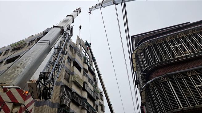 針對鑑定後現場通報有安全疑慮，建管處將直接處置，以確保住戶及周邊居民安全。(建管處提供／蔡依珍桃園傳真)