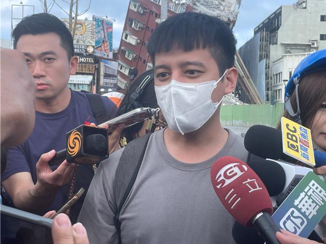 天王星大楼6楼租户黄先生。（刘彦宜摄）