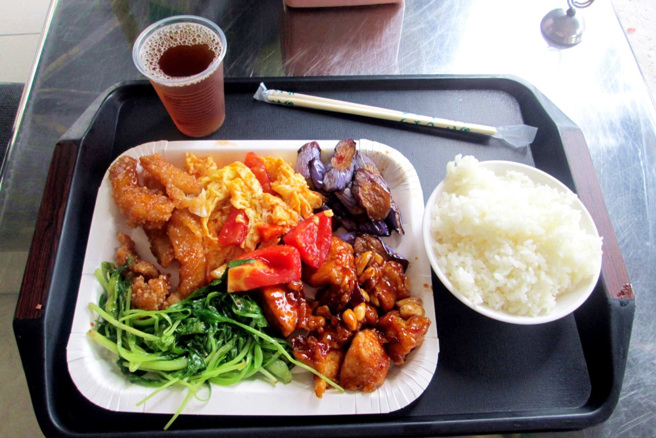 愈来愈多人推崇先吃青菜再吃饭。（资料照：shutterstock／达志）