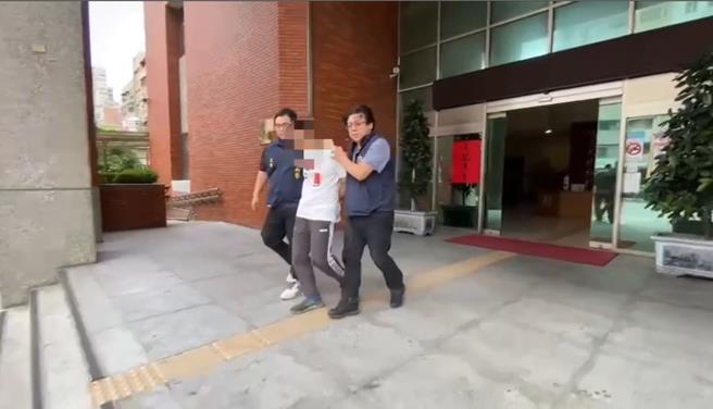 陈嫌被警方依窃盗罪嫌送办。（新北市三重警分局提供／吕健豪新北报导）