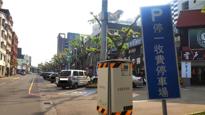 苗栗市公所2015年起实施停车格收费。（李京升摄）