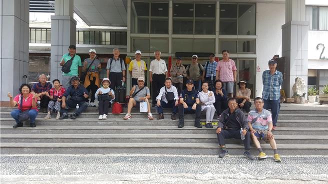 云林县北港镇多位退休老师和校长20多人4月1日组团赴花东旅游，2日入住太鲁阁救国团天祥青年活动中心隔天遇到规模7.2花莲大地震，直到6日陆续获救。（民眾提供）