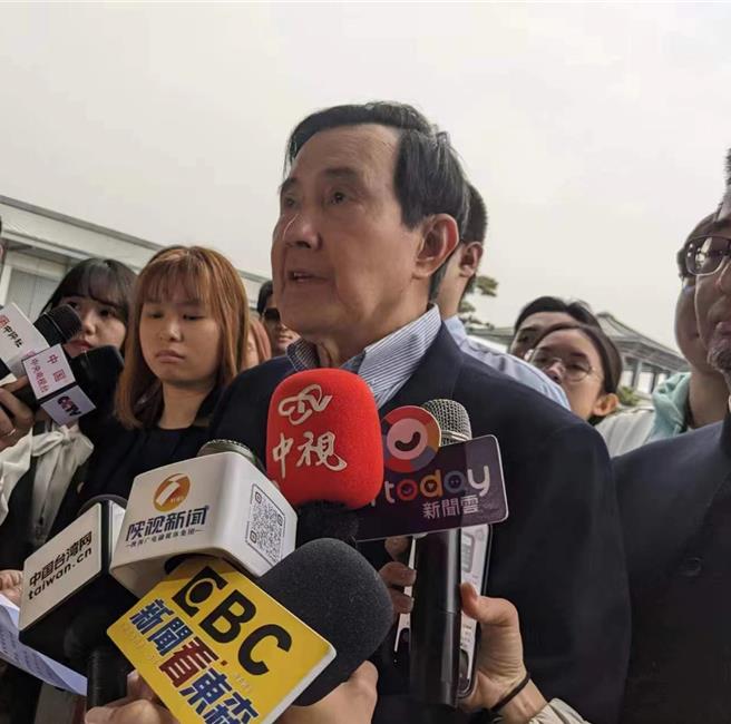 前总统马英九6日结束西安国家版本馆发表谈话时，谈到小时候母亲给他讲故事，第一课就是《左传》的〈郑伯克段于鄢〉，他直到现在都牢记在心。（蓝孝威摄）