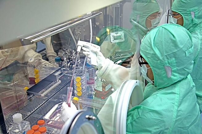 股东会旺季即将来临，生技产业近一年掀起的股权搬风潮引发关注。图／本报资料照片