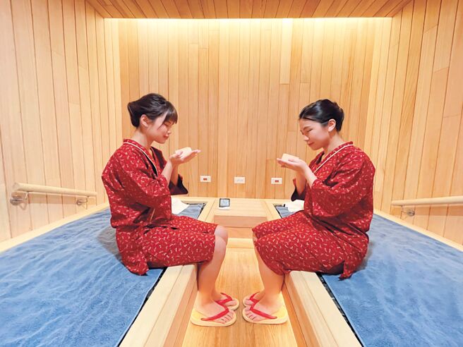 日胜生加贺屋针对两人同行闺蜜好友们，即送全台少见的北投石桧木岩盘浴双人体验乙次。图／日胜生加贺屋提供