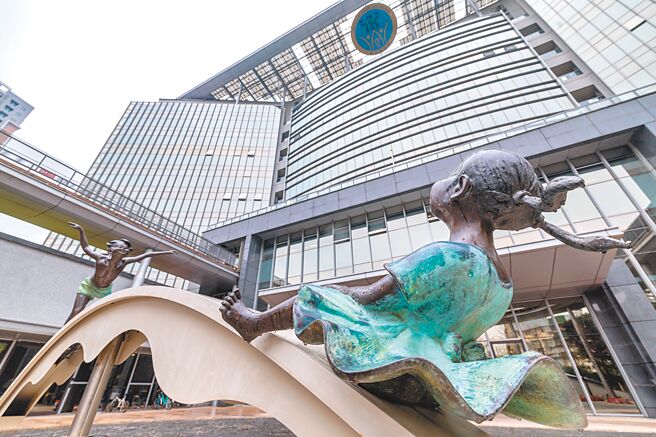 虐死、性剝削頻傳，無不顯示兒少保護機制失靈，手無寸鐵的孩子，不能只靠衛福部守護。圖為衛福部。（本報資料照片）