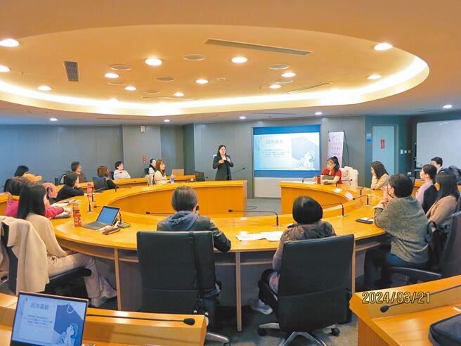 鼓勵女性創業，新北市經發局自2016年開始辦理「女性負責人經營講座」，2024年3月舉辦的講座以批發零售業及電子商務為主軸。（新北市經發局提供／陳慰慈新北傳真）