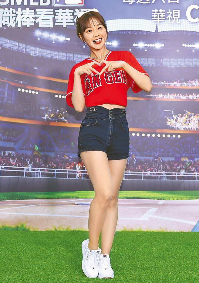 篮篮与眾多综艺大哥一同主持节目，也曾入围金钟奖。（资料照片）