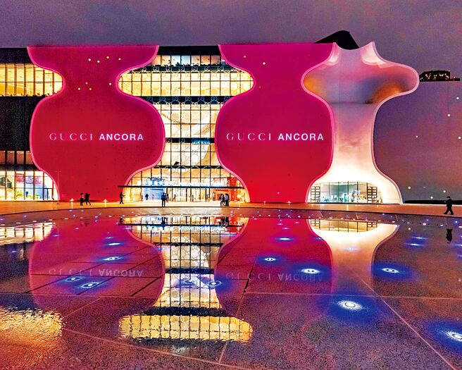 GUCCI ANCORA光影藝術在臺中國家歌劇院展出。（GUCCI提供）