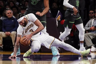 NBA》詹皇感冒缺陣又遇一眉哥眼傷退場 湖人無奈輸灰狼