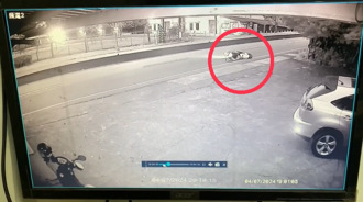 驚悚影片曝光！淡水警攔查遭拒被衝撞 竟連人帶車「噴飛滾地」