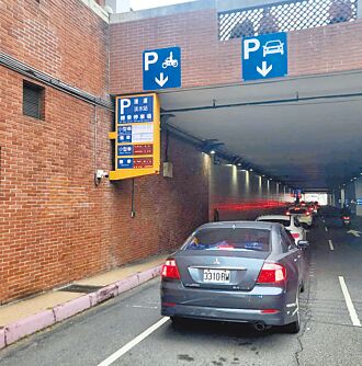 淡水捷運站轉乘難 地方盼增停車場