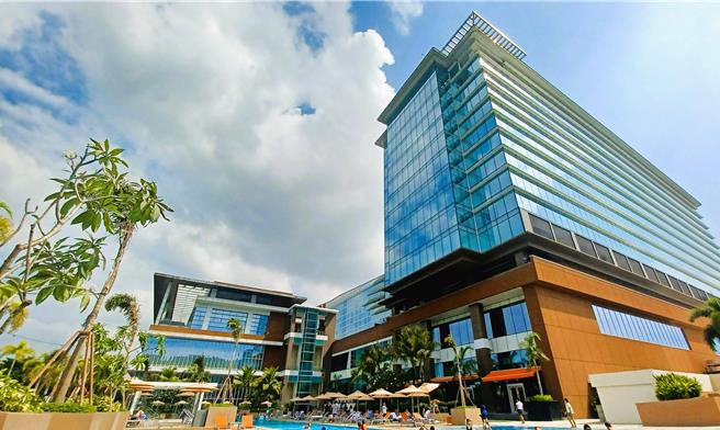 菲律賓馬尼拉的五星級奢華飯店Solaire Resort Entertainment City晨麗渡假娛樂城歡慶11週年，推出系列活動迎賓。（陳韻萍攝）