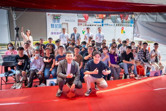 风华双城匯和网路名人也是上市甲级营造公司资深特助Tate，一同分享「结构知识与安居关键」（图片来源/风华双城匯提供）