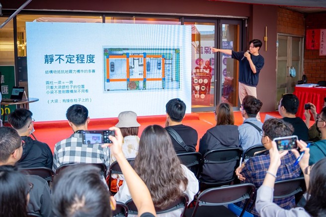 Tate分享结构专业知识。（图片来源/风华双城匯提供）