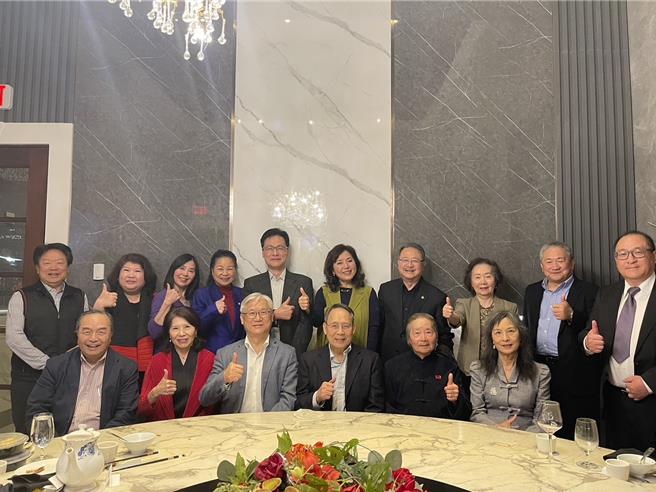 夏立言接受华府侨界晚宴，感谢侨领们长年对国民党的坚定支持。（国民党文传会提供）