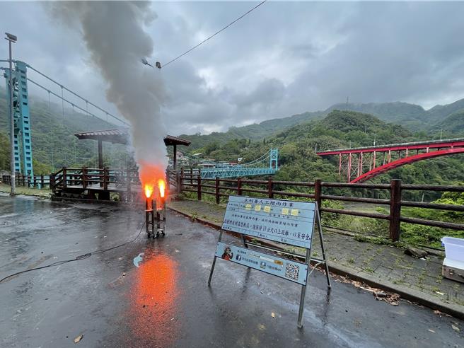 北水分署8日上午在石門水庫實施人工增雨作業。（北水分署提供／蔡明亘桃園傳真）