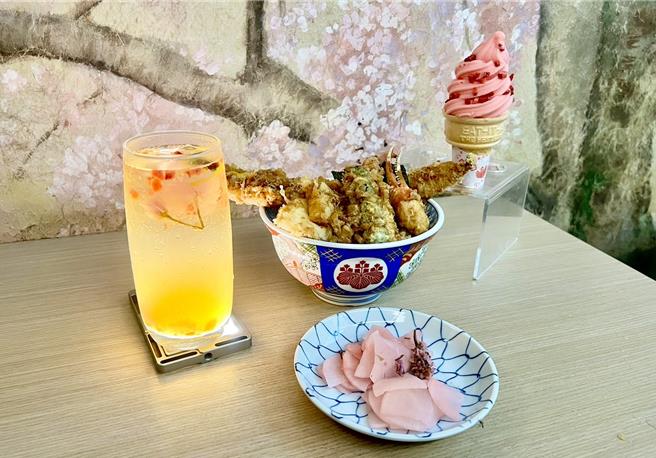 金子半之助以櫻花為主題打造期間限定「松葉蟹特上天丼」、「櫻花香柚氣泡飲」、「櫻花草莓雪酪」。（香繼光集團提供／朱世凱台北傳真）