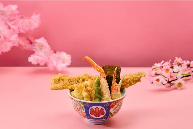 金子半之助「松葉蟹特上天丼」，589元。（香繼光集團提供／朱世凱台北傳真）