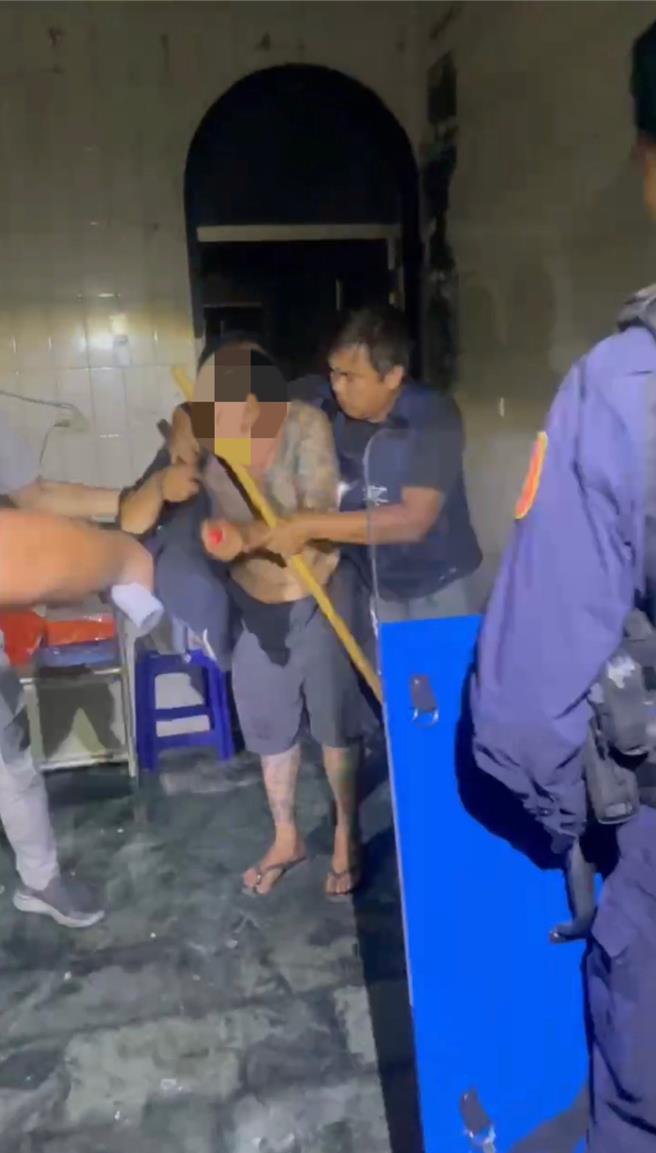 警方逮捕余姓逆子送法辦。（警方提供）